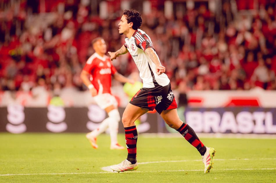 Pedro comemora gol contra o Internacional (Foto: Adriano Fontes / Flamengo)