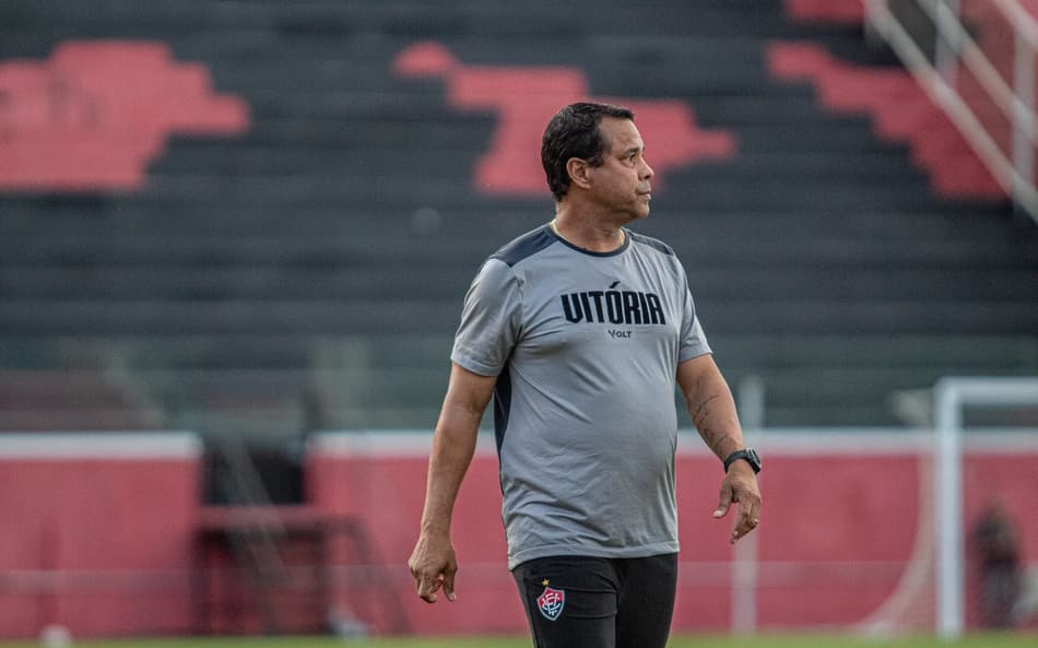 Rodrigo Chagas comanda o Vitória interinamente (Foto: Victor Ferreira / EC Vitória)