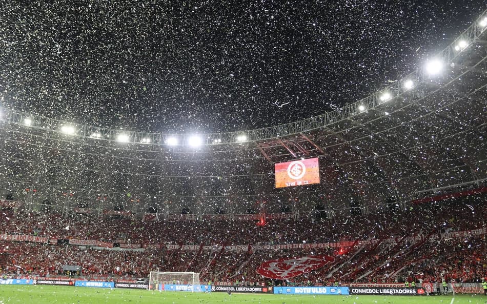 Papel picado no estádio Beira-Rio, do Internacional