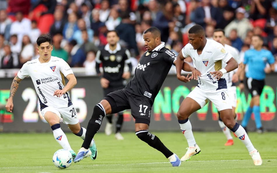 Marlon Freitas em ação pelo Botafogo contra a LDU (Foto: Vítor Silva/Botafogo)