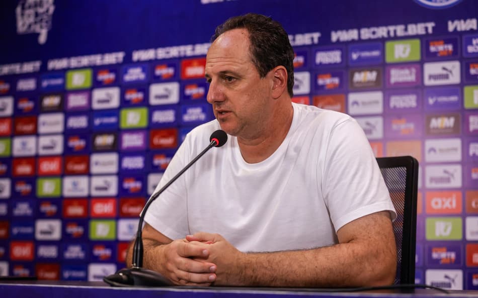 Rogério Ceni em entrevista coletiva após jogo contra o Santos (Foto: Rafael Rodrigues / EC Bahia)