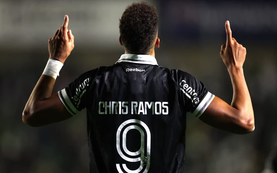 Chris Ramos veste a camisa nove do Botafogo (Foto: Vítor Silva/Botafogo)