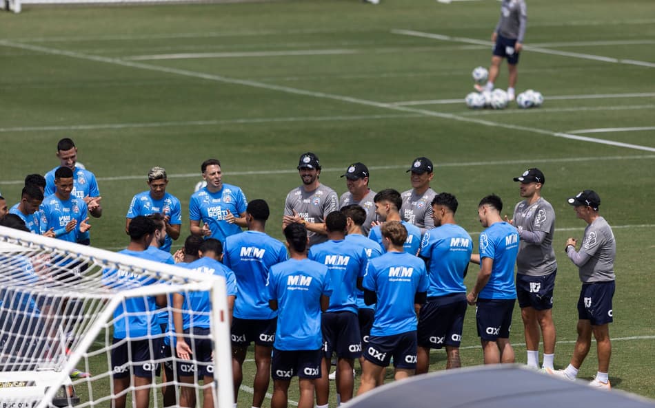 Elenco do Bahia reunido antes de treino (Foto: Rafael Rodrigues / EC Bahia)