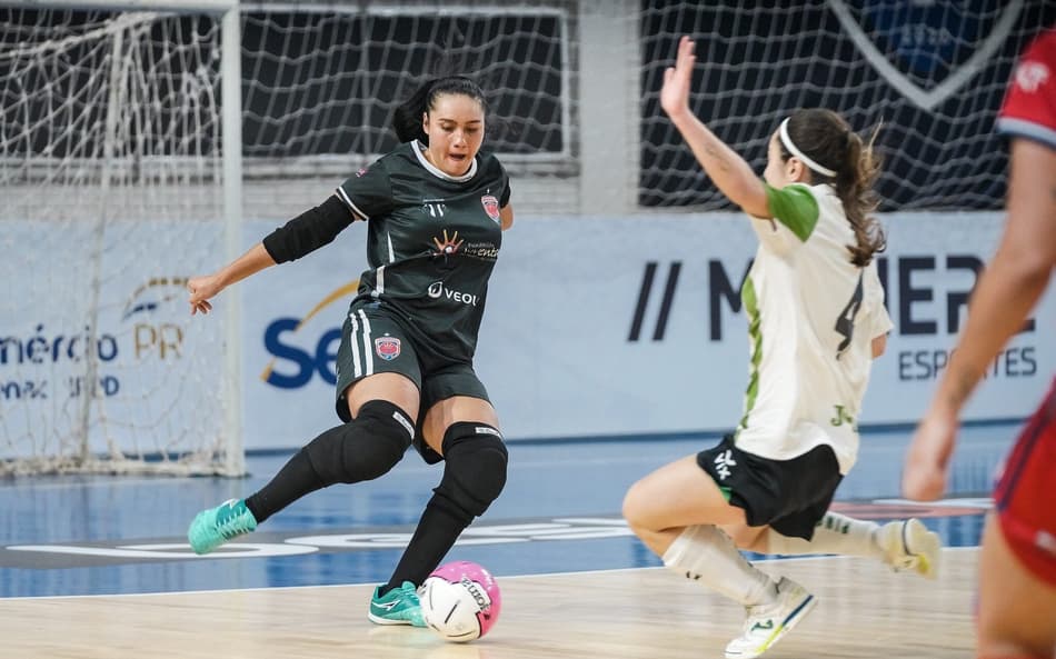 Goleira Lina Pérez foi um dos destaques da Juventas na vitória na estreia na Copa Mundo do Futsal (Divulgação)