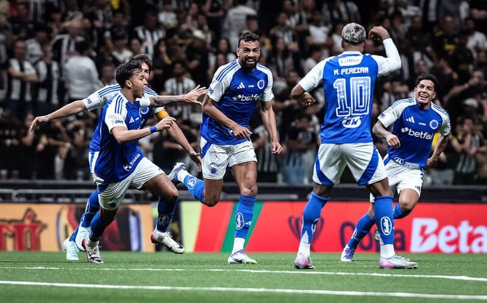 Fabrício Bruno comemora gol do Cruzeiro (Foto: Gustavo Aleixo/Cruzeiro)