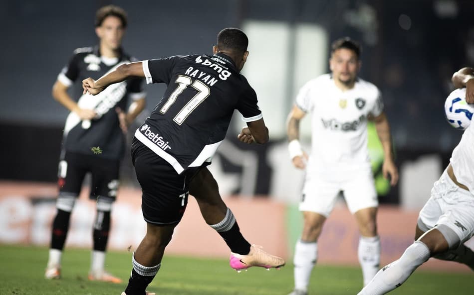Vasco reclamou de pênalti de Marlon Freitas, do Botafogo (Foto: Matheus Lima/Vasco)