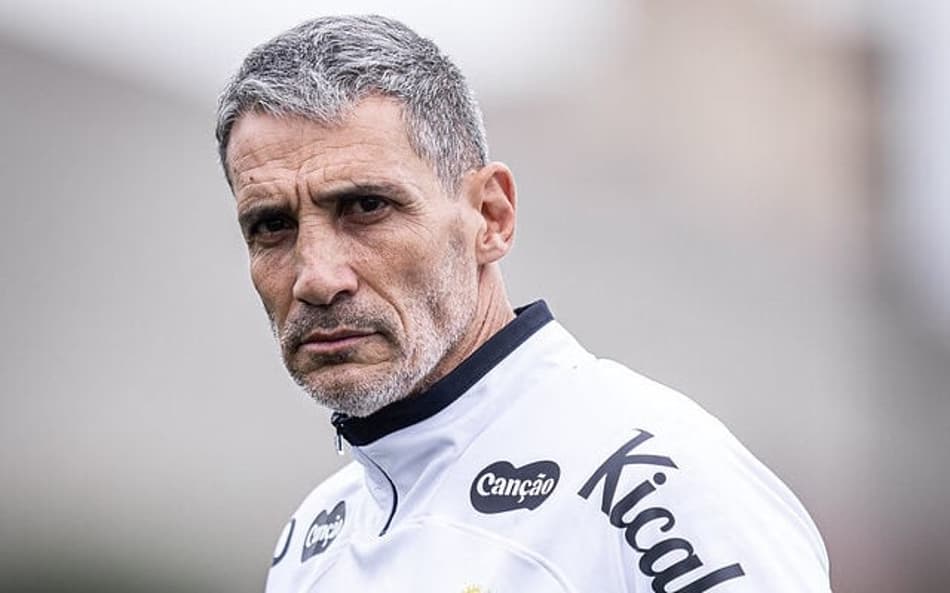 Vojvoda foi vice-campeão da Copa Sul-Americana em 2023 com o Fortaleza. (Foto: Fotos: Raul Baretta/ Santos FC)