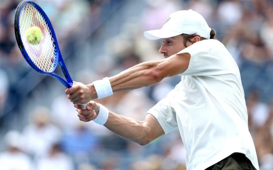 O australiano Alex De Minaur na vitória sobre o americano Frances Tiafoe (Foto: Matthew Stockman/AFP)