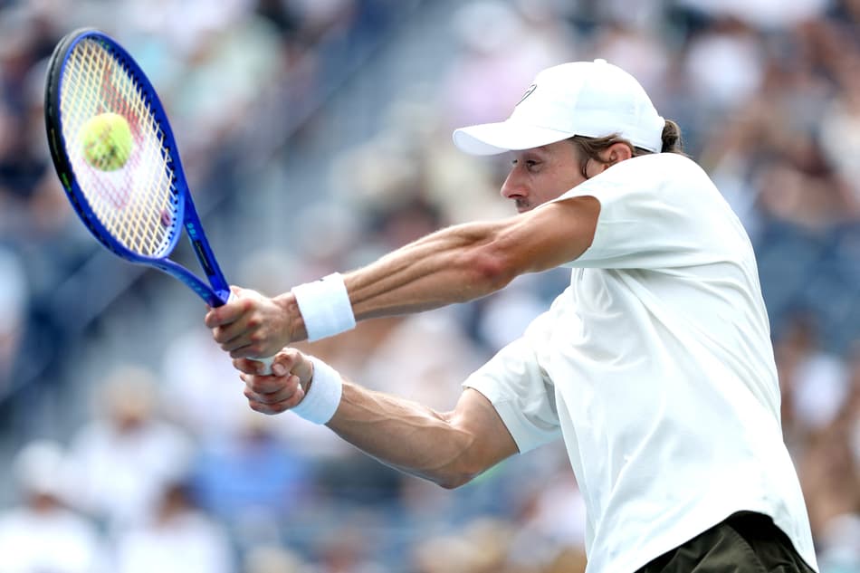 O australiano Alex De Minaur na vitória sobre o americano Frances Tiafoe (Foto: Matthew Stockman/AFP)