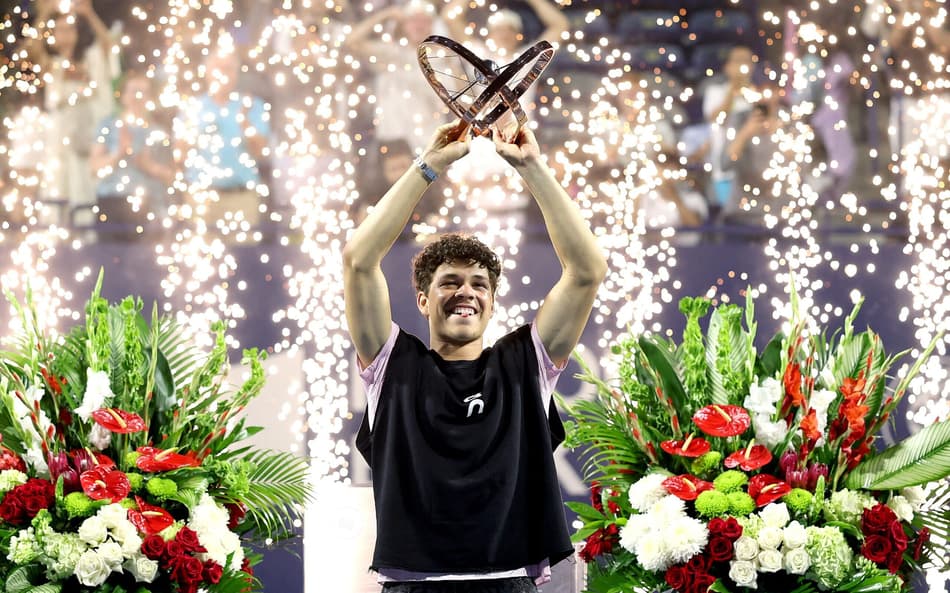 O americano Ben Shelton conquista Toronto após bater o russo Karen Khachanov na final (Foto: Matthew Stockman/AFP)