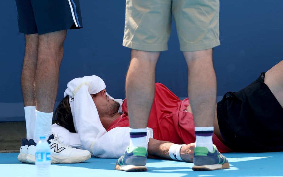 O francês Arthur Rinderknech passou mal e desistiu da partida contra o canadense Felix Auger-Aliassime (Foto: Matthew Stockman/AFP)