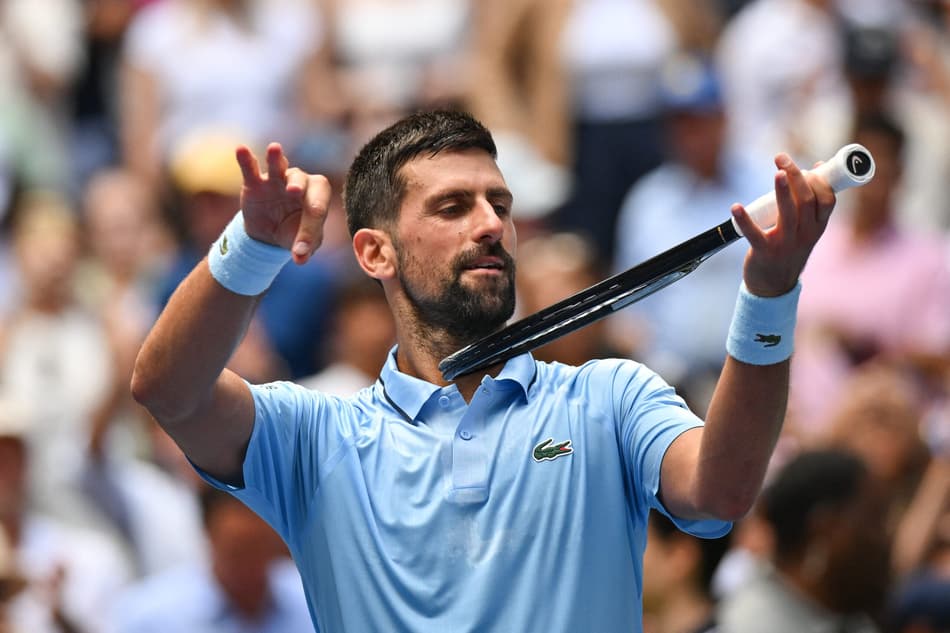 O sérvio Novak Djokovic comemora a vitória sobre o americano Zachary Svajda no US Open (Foto: ANGELA WEISS / AFP)