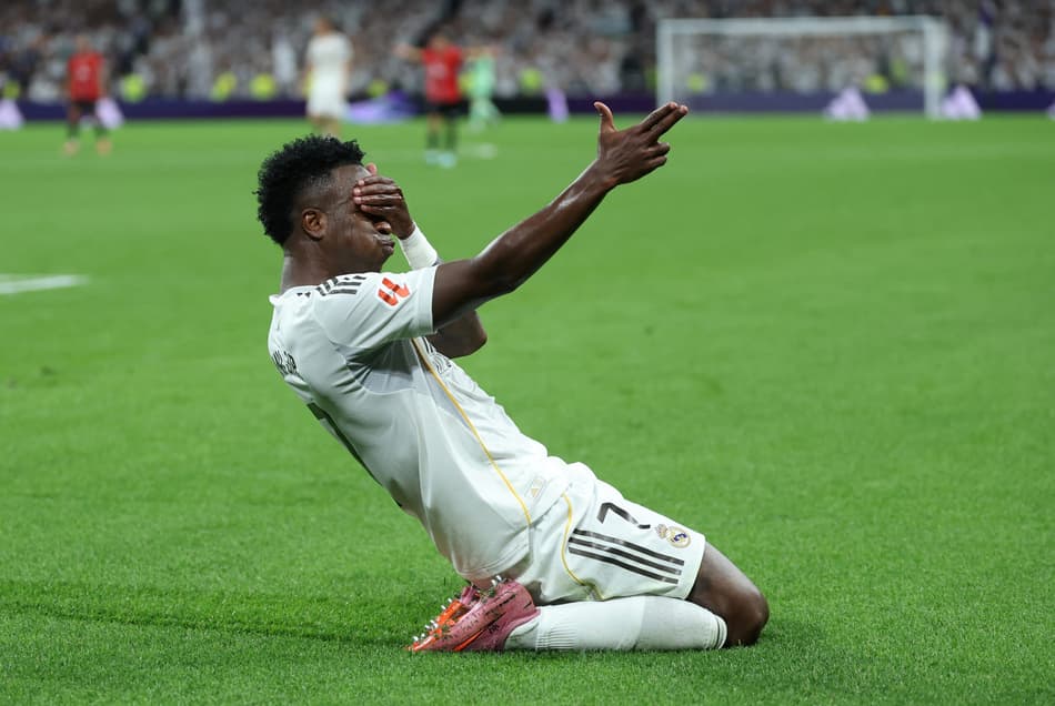 Vinicius Junior comemora gol do Real Madrid diante do Mallorca (Foto: Thomas Coex / AFP)