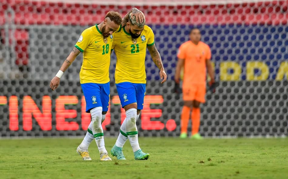 Revelados pelo Santos, Neymar e Gabriel Barbosa atuaram juntos pela Seleção Brasileira. (Foto: Mateus Bonomi/AGIF)