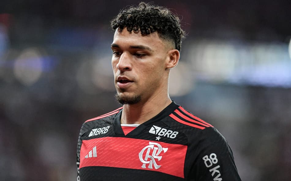 Victor Hugo vai acompanhar o duelo entre o Santos e o Fluminense, na Vila Belmiro. (Foto: Thiago Ribeiro/AGIF)
