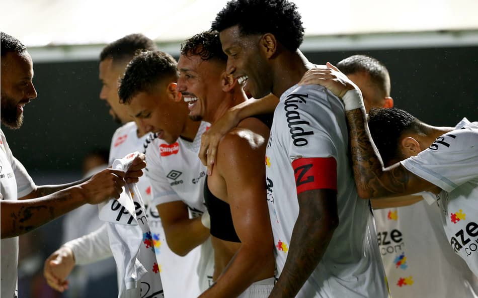 Diego Pituca, que deixou o clube recentemente, fez um dos gols no empate por 2 a 2 diante do Bahia. (Foto: Mauricio De Souza/AGIF)