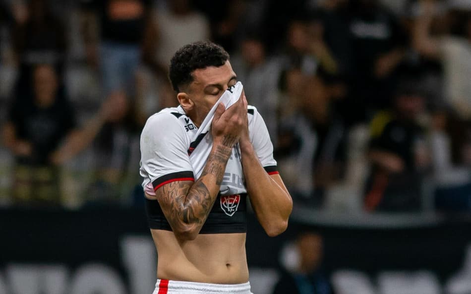 Baralhas lamenta empate contra o Atlético-MG, na Arena MRV (Foto: Fernando Moreno/AGIF)