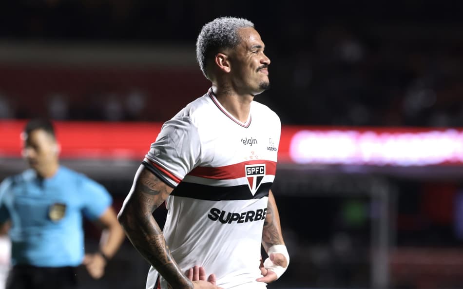 Luciano comemora gol pelo São Paulo