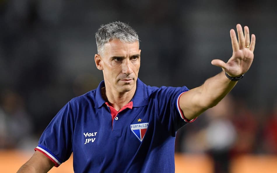 Contratado pelo Fortaleza em maio de 2021, Juan Pablo Vojvoda permaneceu no comando do clube por cinco temporadas, três delas completas, somando 310 jogos. (Foto: Thiago Ribeiro/AGIF)