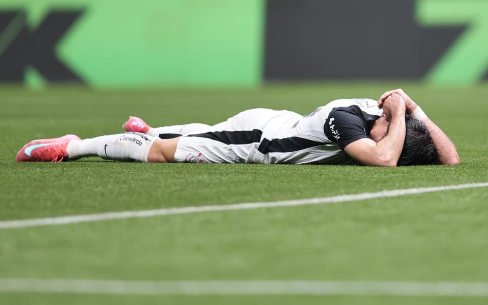 Héctor Hernández vive fase difícil no Corinthians (Foto: Gilson Lobo/AGIF)