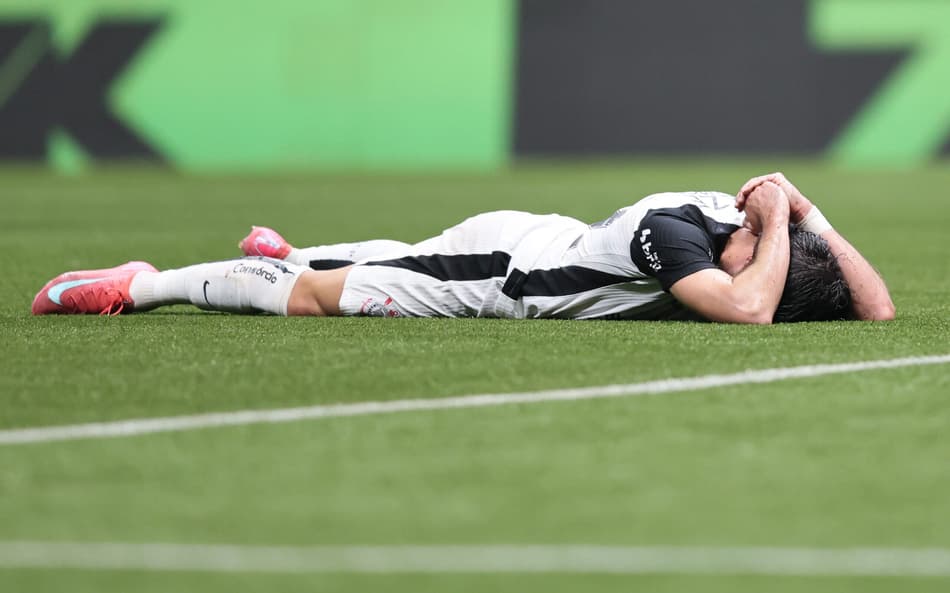Héctor Hernández vive fase difícil no Corinthians (Foto: Gilson Lobo/AGIF)