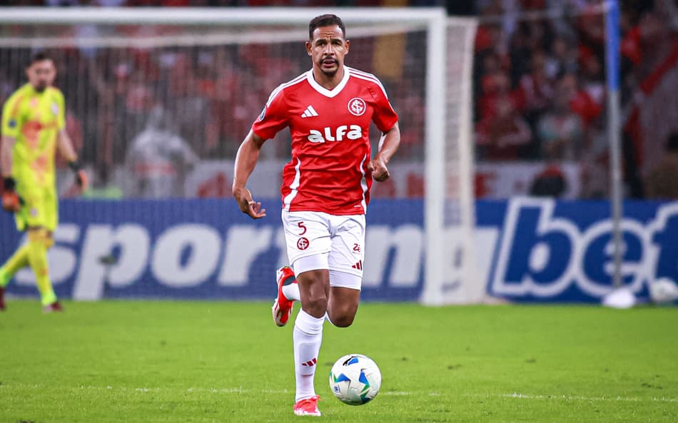 Fernando, volante do Internacional