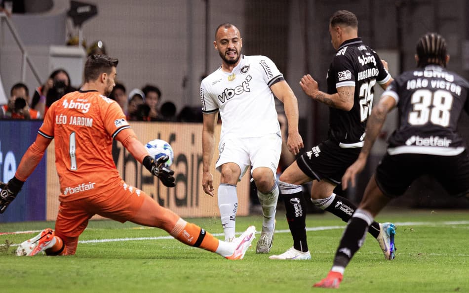 Lance do jogo entre Vasco e Botafogo (Foto: Mateus Dutra/AGIF)