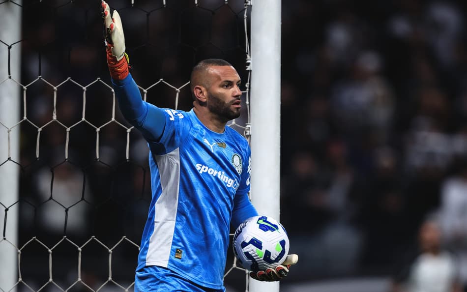 Weverton, goleiro do Palmeiras, durante clássico pela Copa do Brasil