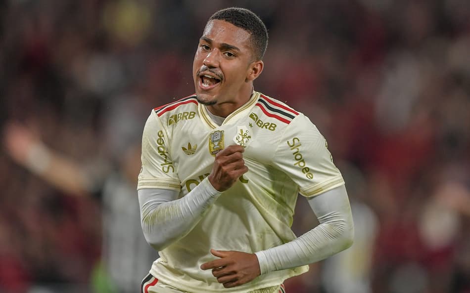 Samuel Lino comemora gol pelo Flamengo antes de ser anulado
