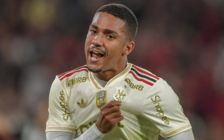 Samuel Lino comemora gol pelo Flamengo antes de ser anulado