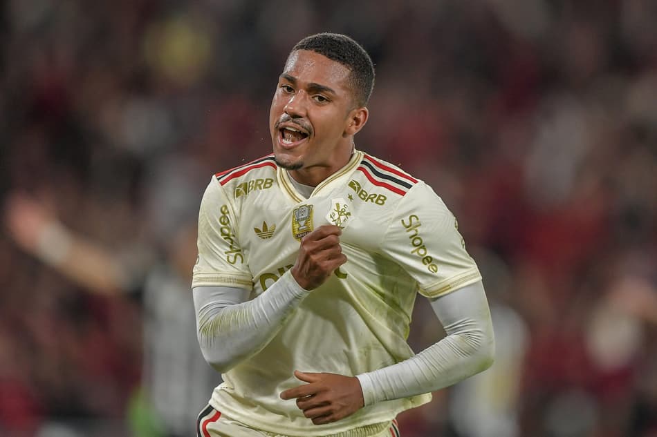 Samuel Lino comemora gol pelo Flamengo antes de ser anulado