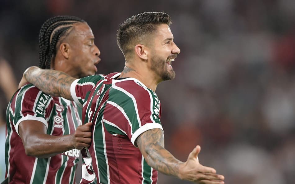 Everaldo comemora gol do Fluminense contra o Grêmio (Foto: Thiago Ribeiro/AGIF)