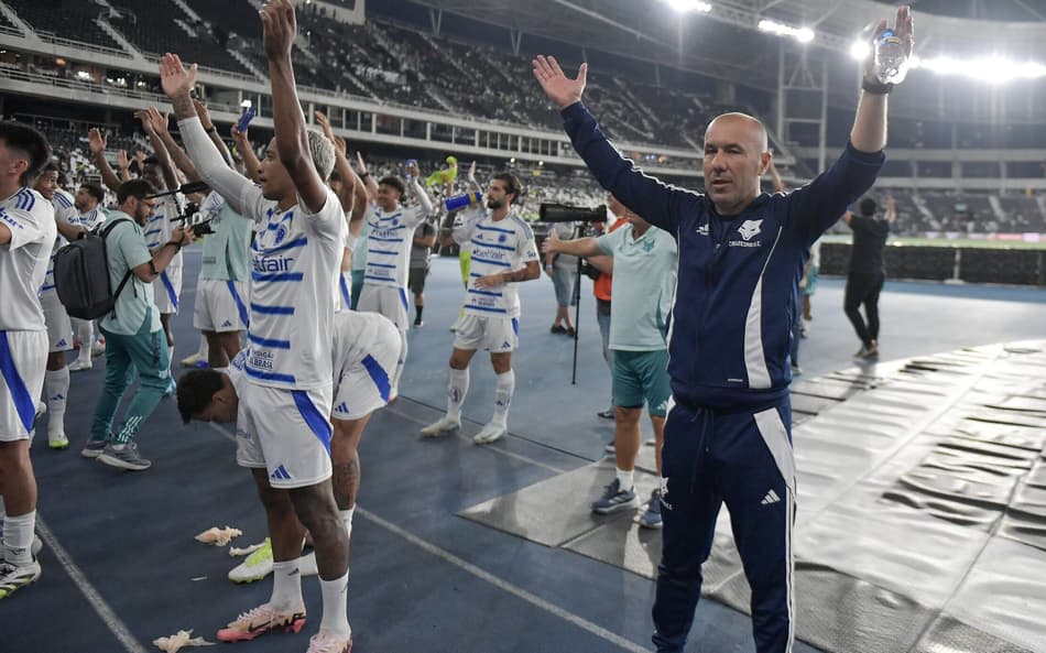 Técnico do Cruzeiro, Leonardo Jardim, comemora vitória sobre o Botafogo (Foto: Thiago Ribeiro/AGIF)
