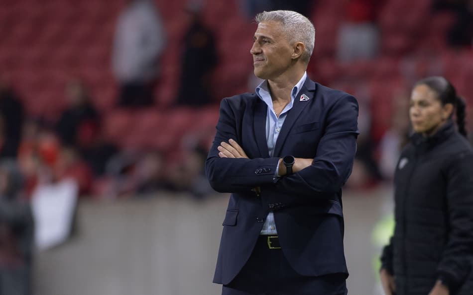Crespo é elogiado por Arboleda em entrevista após jogo com 'mudança de mentalidade'. (Foto: Maxi Franzoi/AGIF)