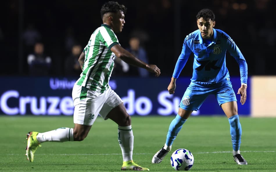 Gabriel Bontempo foi titular do Santos nos dois últimos jogos, atuando durante os 90 minutos em ambas as partidas. (Foto: Marcello Zambrana/AGIF)