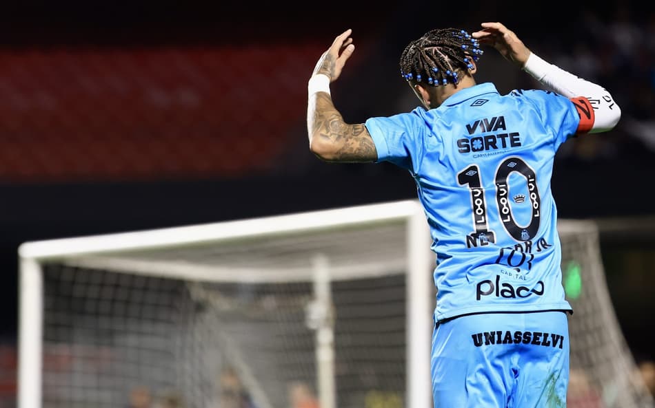 Neymar joga o quinto jogo seguido pelo Santos durante 90 minutos. (Foto: Marcello Zambrana/AGIF)
