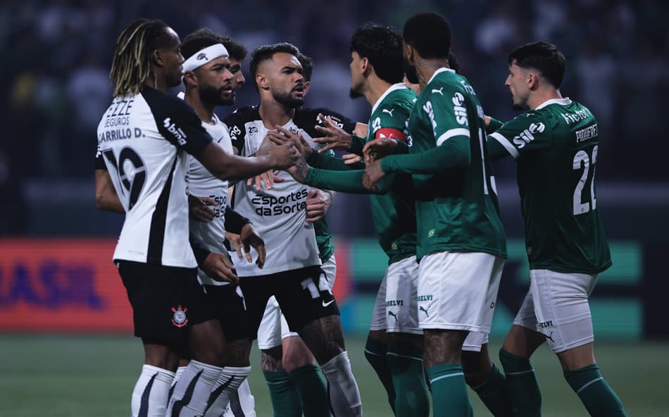 Jogadores de Palmeiras e Corinthians discutem