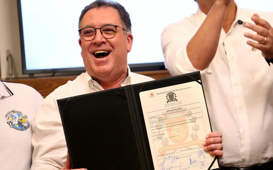 Marcelo Teixeira celebra aprovação do projeto das obras da nova Vila Belmiro. (Foto: Mauricio De Souza/AGIF)
