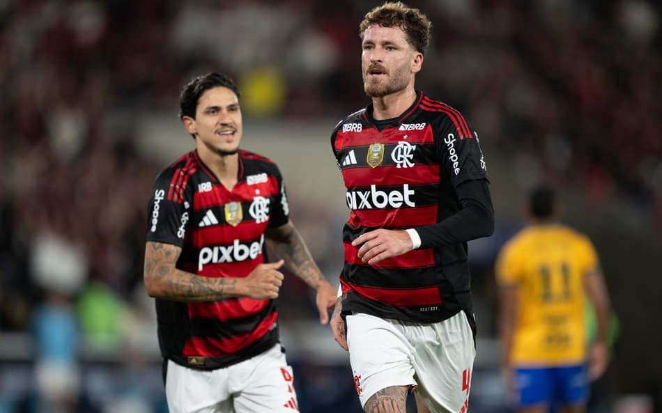 Léo Pereira comemora gol do Flamengo diante do Mirassol (Foto: Jorge Rodrigues/AGIF)