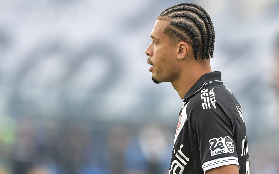João Victor vive fase conturbada no Vasco (Foto: Thiago Ribeiro/AGIF)