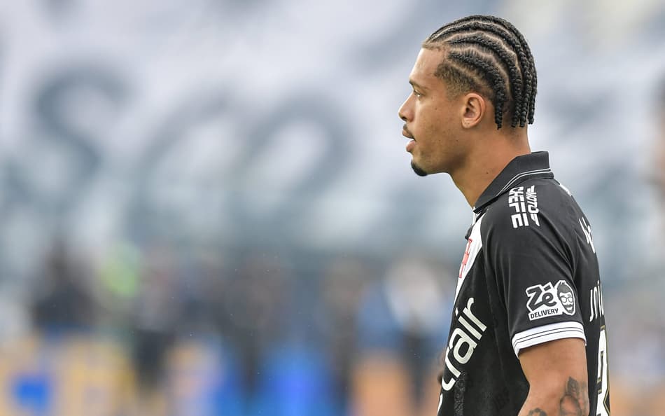 João Victor vive fase conturbada no Vasco (Foto: Thiago Ribeiro/AGIF)