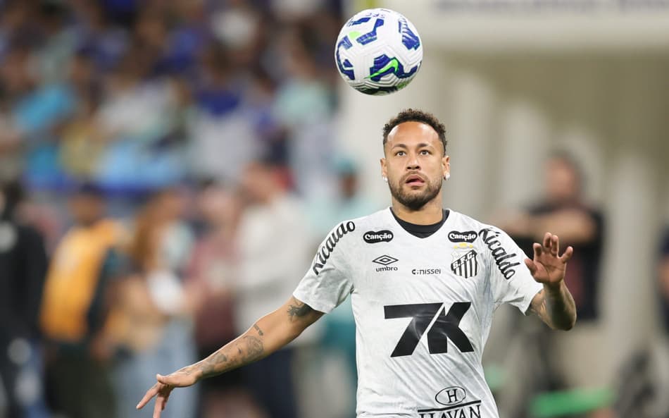 Neymar tem 20 jogos e 7 gols com a camisa do Santos. (Foto: Gilson Lobo/AGIF)