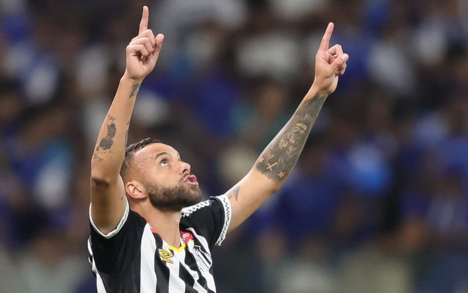Atacante Guilherme comemora gol do Santos contra o Cruzeiro (Foto: Gilson Lobo/AGIF)