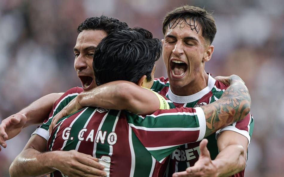Ganso, Cano e Bernal comemoram gol em Fluminense x Fortaleza