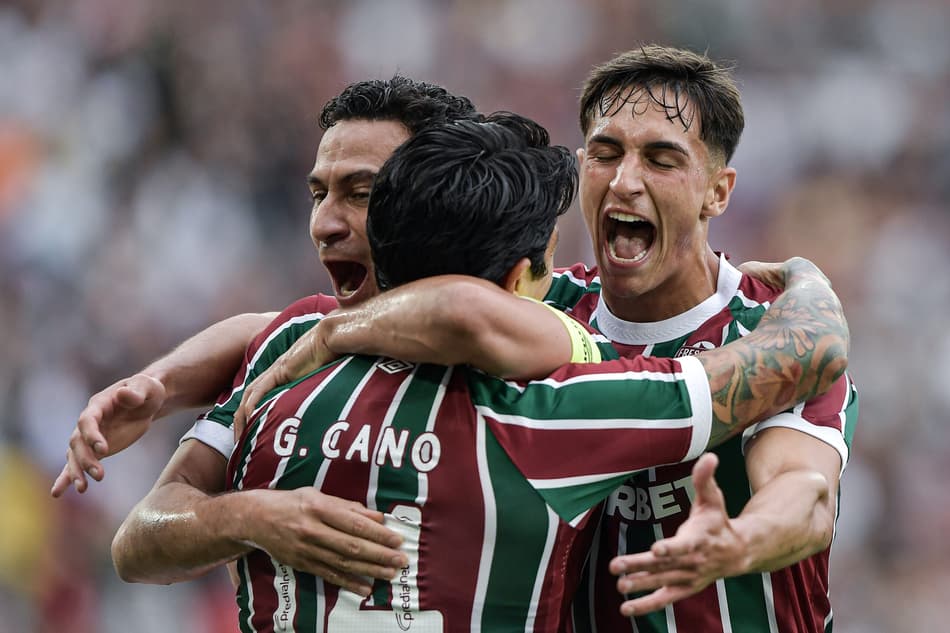 Ganso, Cano e Bernal comemoram gol em Fluminense x Fortaleza
