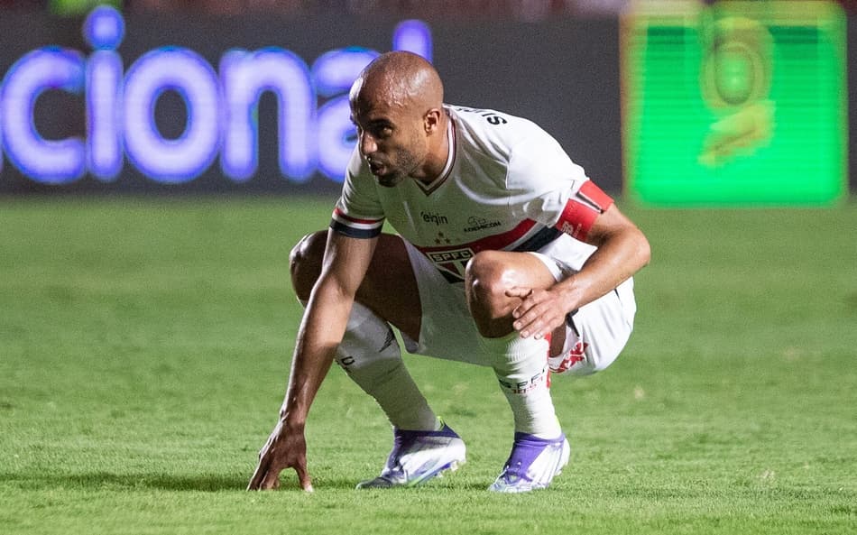 Lucas Moura entrou no segundo tempo e marcou um gol no empate diante do Sport, na Ilha do Retiro. (Foto: Rafael Vieira/AGIF)