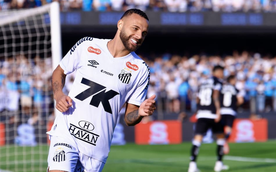 Guilherme é o artilheiro do time do Santos na temporada com 14 gols. (Foto: Marcello Zambrana/AGIF)
