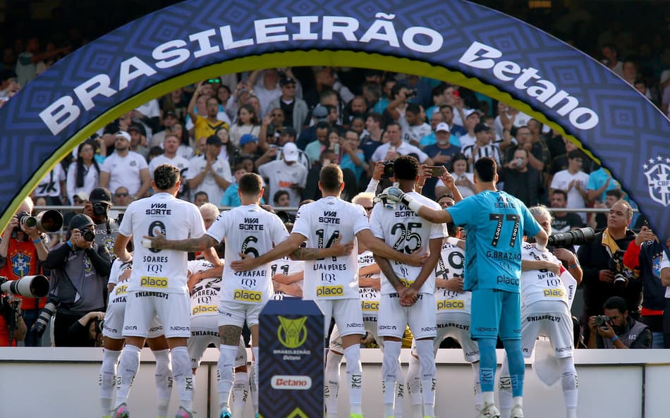 Elenco do Santos antes do duelo contra o Vasco, no Morumbis, pelo Brasileirão. (Foto: Mauricio De Souza/AGIF)