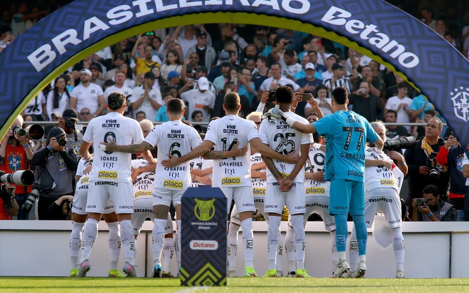 Elenco do Santos antes do duelo contra o Vasco, no Morumbis, pelo Brasileirão. (Foto: Mauricio De Souza/AGIF)