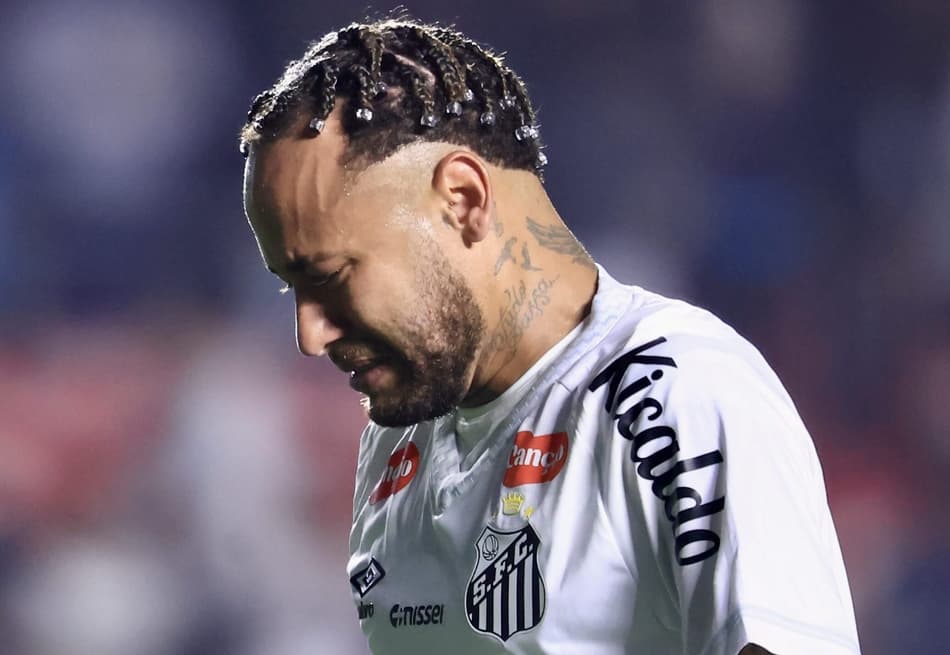 Neymar chorando após derrota do Santos para o Vasco